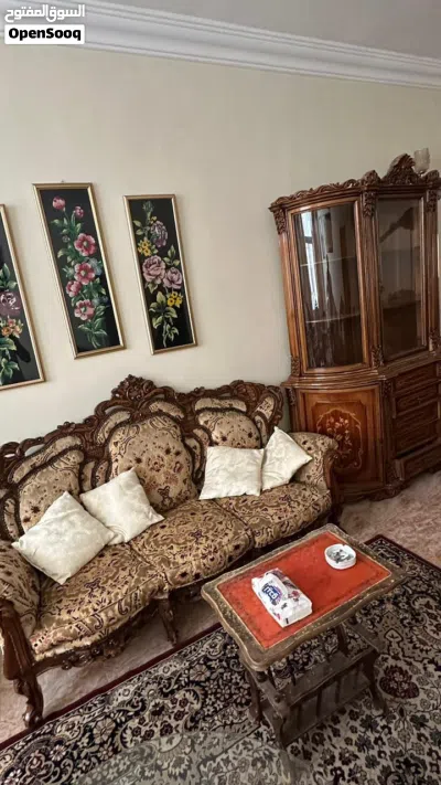كنب كلاسيك خشب بني حفر 2