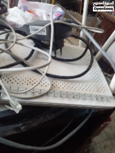 مودم راوتر مع جميع أغراضه وأسلاكه 3