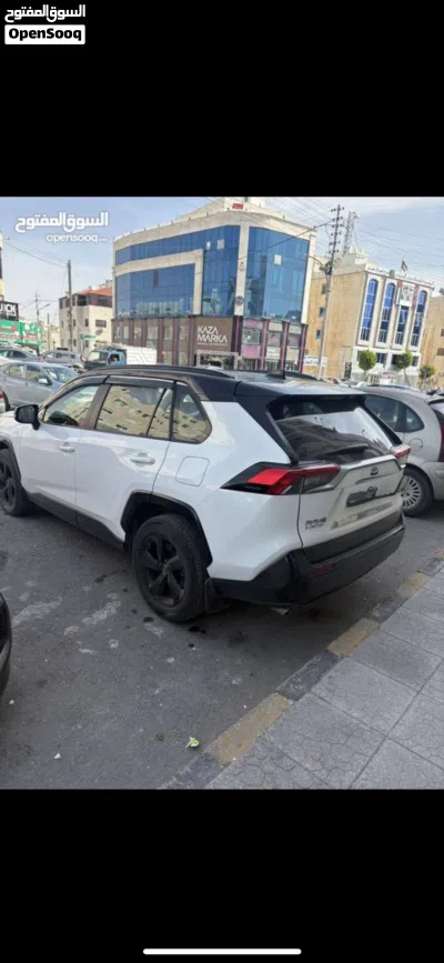 Toyota RAV 4 Limited 3