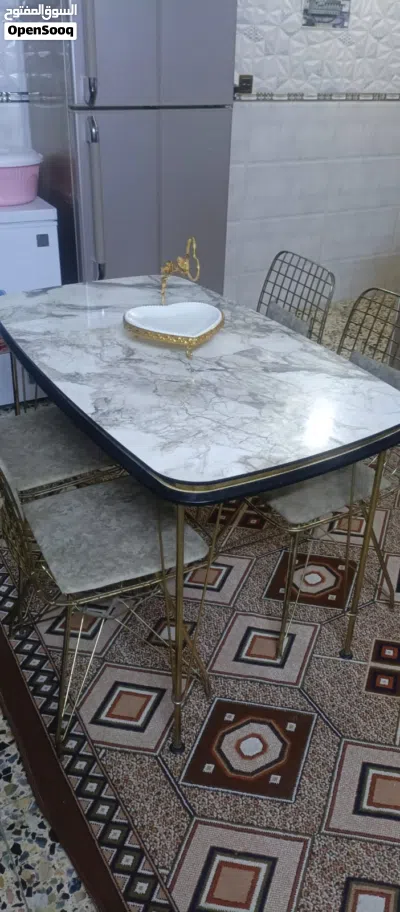 ميز طعام لاربعه اشخاص 2