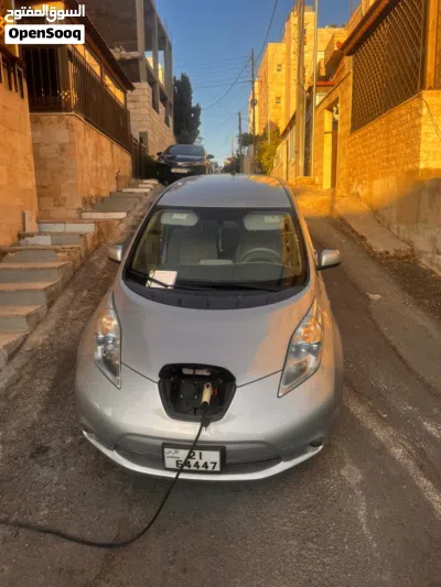 نيسان ليف SV 3