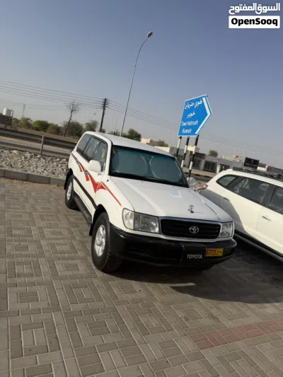 Toyota Land Cruiser GXR 2