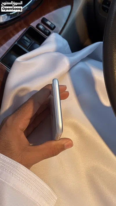 ايفون SE 2 بحالة ممتازة جدا 2