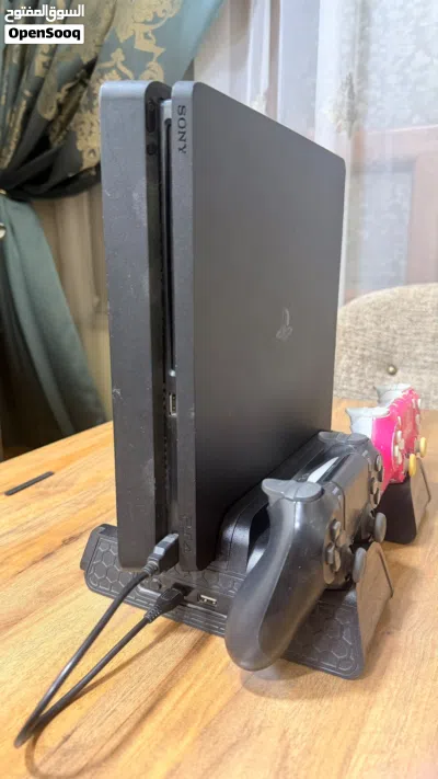 PS4 نظيف جدًا أخو الجديد، استخدام خفيف، فحص بأي مكان، السعر 290 ألف وبيه مجال، العامرية. 2