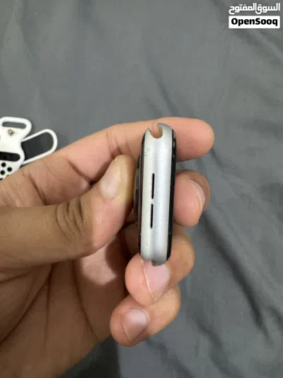 للبيع ساعة آبل SE 1gn الإصدار الأول 2
