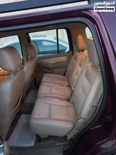 Ford Explorer Base 4