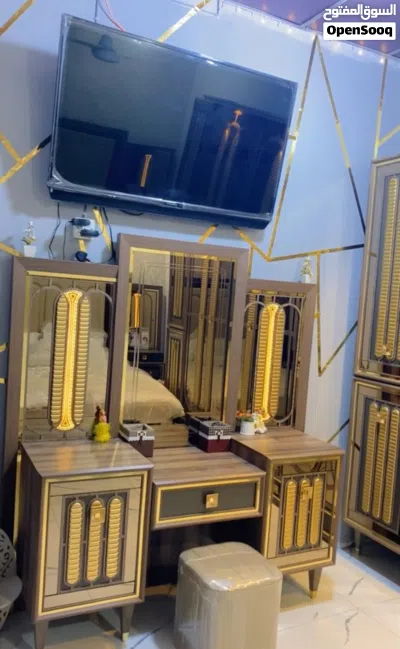 غرفه مودرن لون صاجي 9 قطع خشب بلوك ثقيل كنتور جرباية ميز جرباية عدد 2 ميز تواليت شازلون ملحق مرا 4