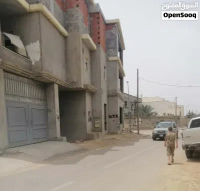مبني إداري واجهتين مساحة الأرض 650متر ارضي وطابقين وبردرون بركيدجو مكان لمصعد من المالك عين زارة 4