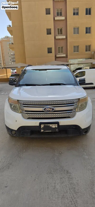 Ford Explorer Base 3