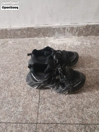 حذاء شبيه البالنسياجا تراك شاريه من سوق السالميه لبسته مرتين وما عجبني مقاس 43 للبيع في حاله ممتازه 2