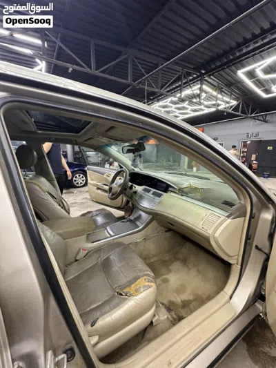 Toyota Avalon XLS 3