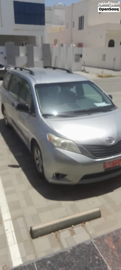 Toyota Sienna LE 2