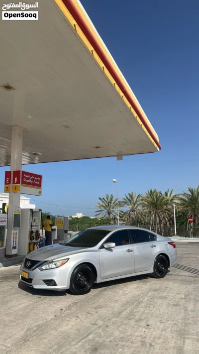 Nissan Altima SV 4