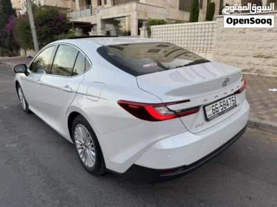 Toyota Camry E Plus HEV 2