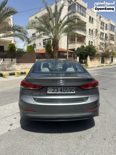 Hyundai Elantra Standard 4