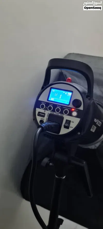 فلاش استوديو احترافي Godox SK300II كامل مع سفت بوكس وقريد - بحالة ممتازة 2