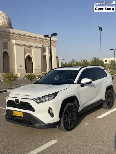 Toyota RAV 4 XLE 3