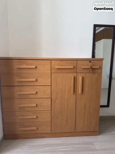 Cupboard r dressing talble with mirror and cabinets 2