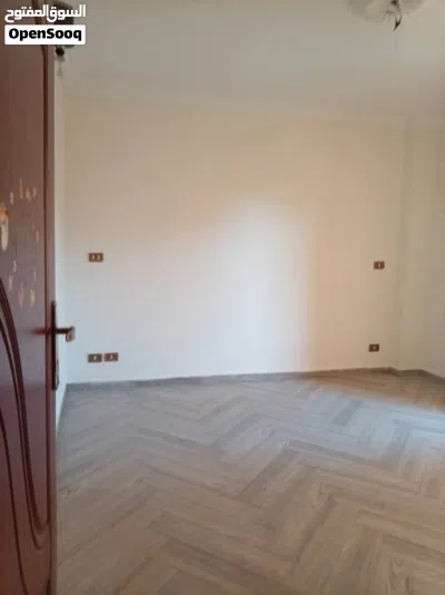 للايجار شقة 170 م تشطيب سوبر لوكس فى كمبوند واحة المهندسين ب 6 اكتوبر 2