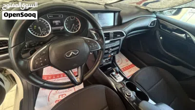 Infiniti Q30 Pure 4