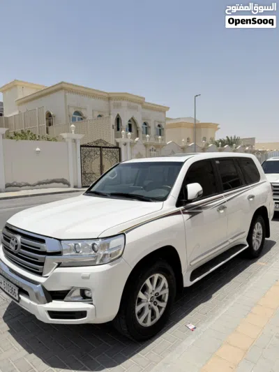 Toyota Land Cruiser GXR 2