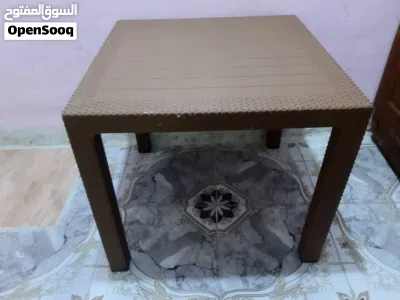 طاوله وأربع كراسي نضيفات و ما بيهن أي كسر 2