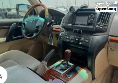 Toyota Land Cruiser GXR 2
