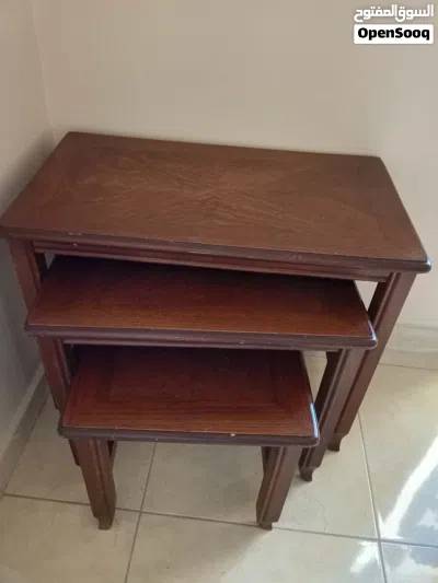 طقم طاولات جانبيه بحاله جيده جدا 3 احجام 4