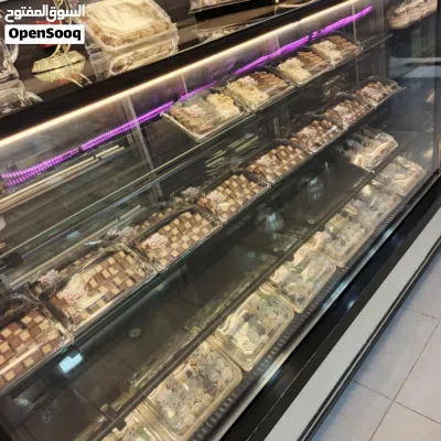 للبيع ثلاجة كيك عدد اثنين بحالة ممتازة واحدة ابواب وهي طولية والثانية صغيرة لف بومباي 4
