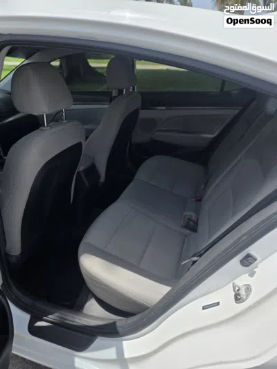 Hyundai Elantra Sport 4