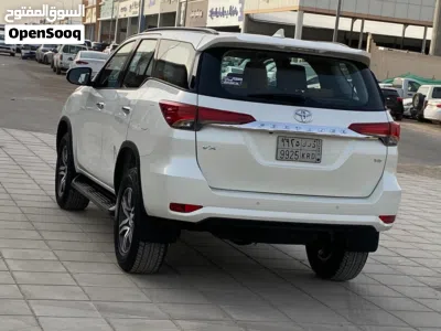 Toyota Fortuner Standard 4