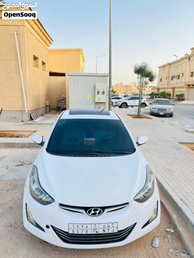 Hyundai Elantra Standard 2