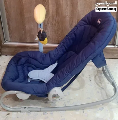 كرسي اطفال ماركة chicco هزاز يدوي 2