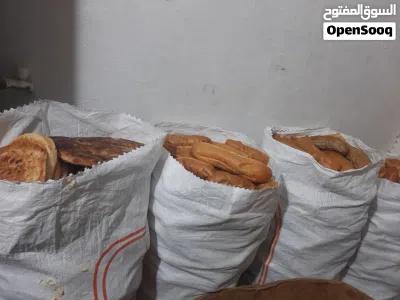 خبزة اربع شكاير ومعاهم صندوق خبزة خضرة 4
