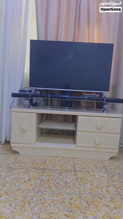 ميز شاشه لونه اوف وايت 2