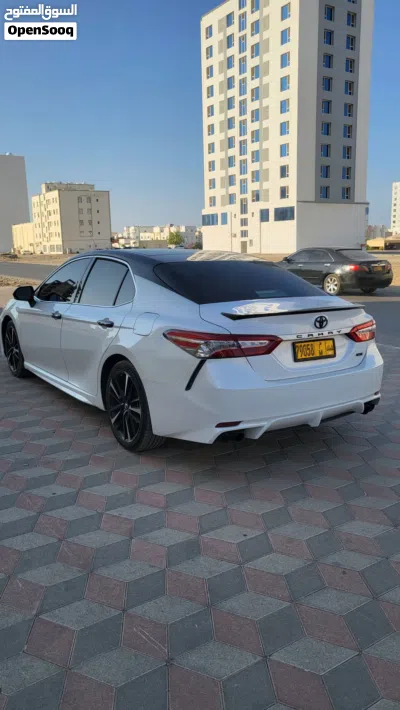 Toyota Camry XLE 4