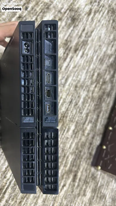 للبيع PS4 العاديه او للبدل ب 5 3