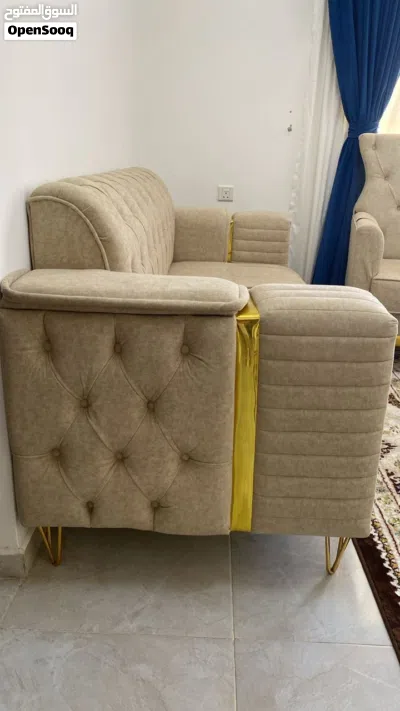 طقم جلوس متين وراقي كنبتين كبار واتنين كرسي سنجل وطاولة دائرية sofa set ( 2 Big , 2 chairs,table 3