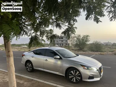Nissan Altima SV 2