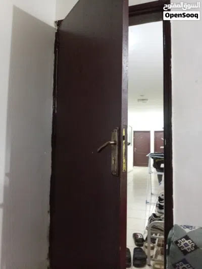 متاح 2 مشتركة سكن نفس الغرفه او كل واحد لوحده 3