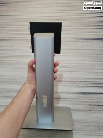 شاشة DELL نظيفة تمام بدون اي مشاكل في الصورة تدعم منفذ DP مع ستاند خاص فيها 60HZ. 24 Inch 3