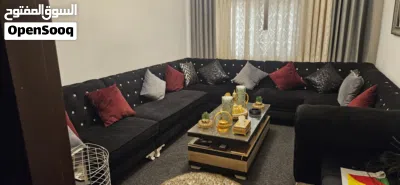 طقم كنب لم يستخدم كبتونه قماش تركي ارضية المقاعد كامل الواح لاتيه + طاولة وسط وجه رخام +زجاج 2