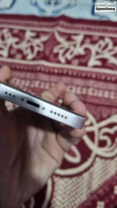آيفون 13 ذهبي وردي بسعة 128 جيجابايت بطارية الاصلية 71 ووتر بروف الجهاز لسا مش مبدل فيه اشي 2