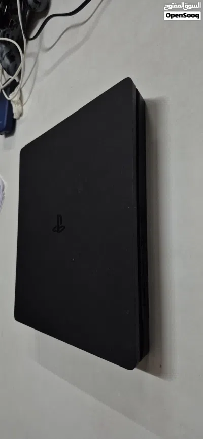 للبيع بلايستيشن 4 سليم (PS4 Slim) - نظافة تامة - 500 جيجابايت بسعر مناسب 2