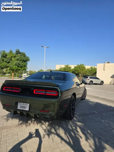 Dodge Challenger SXT Plus 2