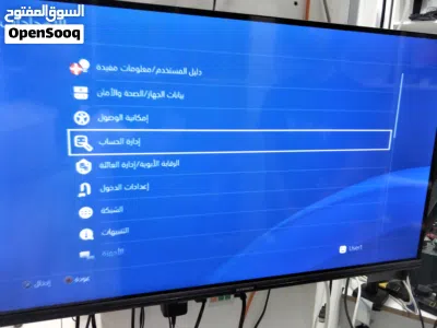 للبيع بلاستيشن 4 نظيفة جدا جداً شبه جديدة لم تستخدم كثير معاها جهاز 3