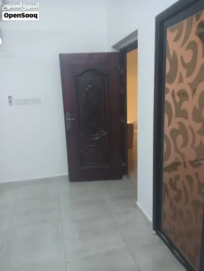 غرفة وحمام بفيلا بالمعبيله الثامنه بجوار مسجد الخليلي قريب مدينة السلطان مفروش ويوجد بدون فرش 2
