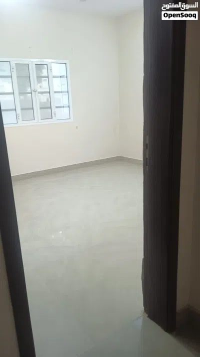 شقة للايجار في الخوض خط شارع ميزون 2