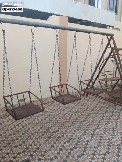 ألعاب حدائق حديد فاخرة للبيع (زلاجة + أرجوحة 3 مقاعد + كرسين) بحالة ممتازة 2