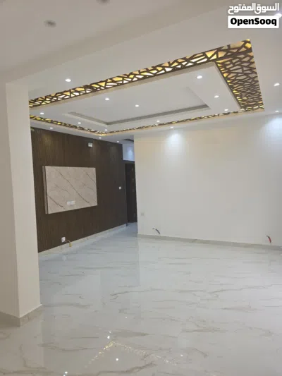 شبه ارضي واسع ومشمس وترسات 225 متر بتشطيبات سوبر ديلوكس 3